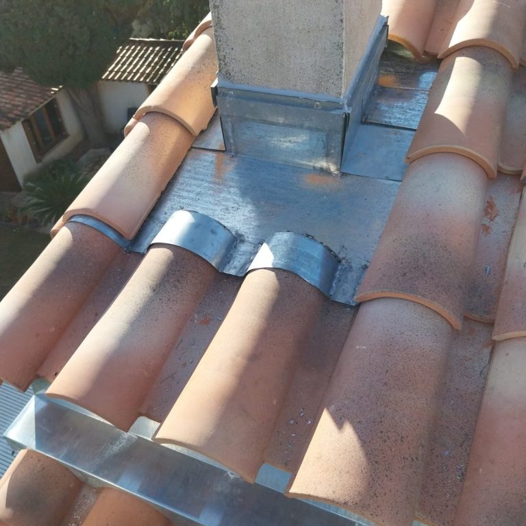 remplacement de gouttières en zinc par nos couvreur de Arles 