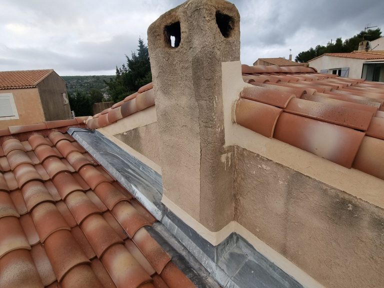 intervention et réparation de fuite par nos couvreur a Arles 