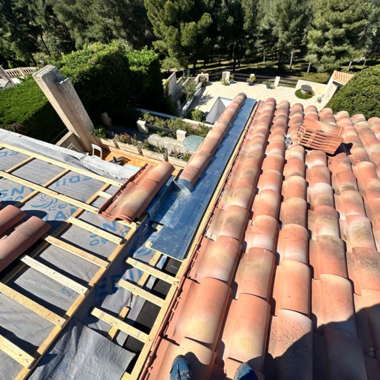 Réfection d'une couverture en tuiles mécaniques par RF Toiture