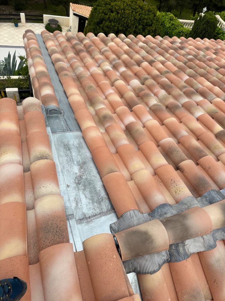 réfection de toiture par nos artisan couvreur de Arles